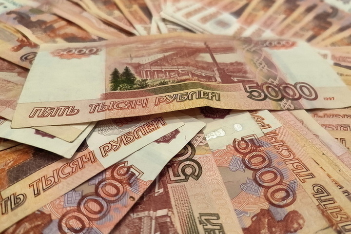 Стало известно, кому из россиян повысят зарплату с октября