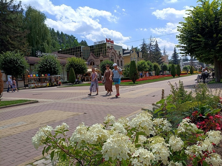 В Кисловодске приступили к обработке территории от амброзии