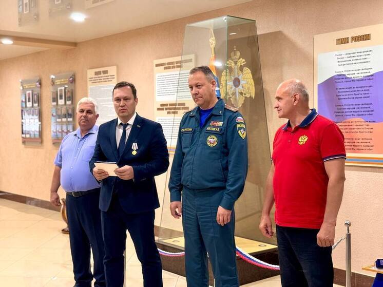 Специалисты экстренных служб получили медали после трагического пожара в Энгельсе