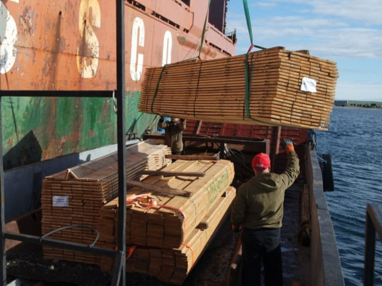 Материалы для ремонта пострадавших во время шторма домов доставили в Лорино