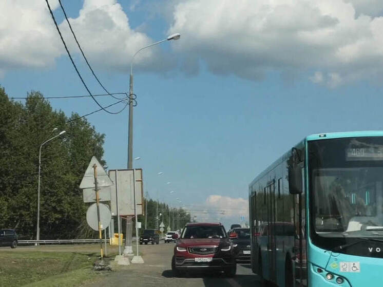 В Петербурге пресекли массовые нарушения правил обгона по обочинам
