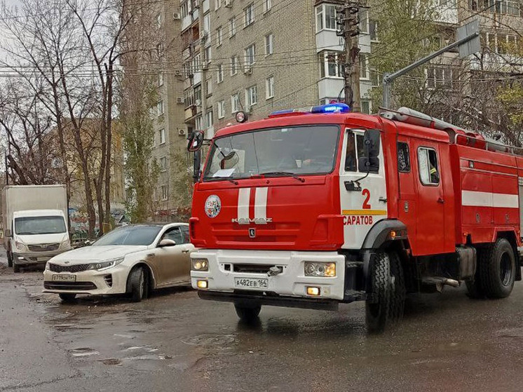В Балакове на пожаре в пятиэтажке эвакуировали семерых жильцов: есть погибший