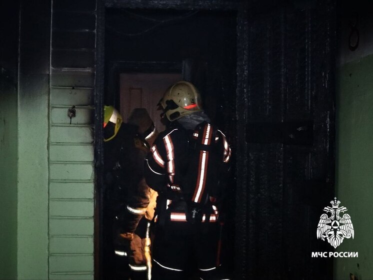 Огнеборцы потушили пожар в доме на улице Ярославской в Вологде