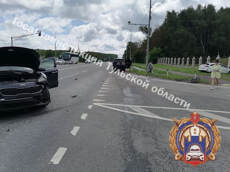 Девушка и ребёнок пострадали в ДТП с двумя машинами KIA на трассе под Тулой
