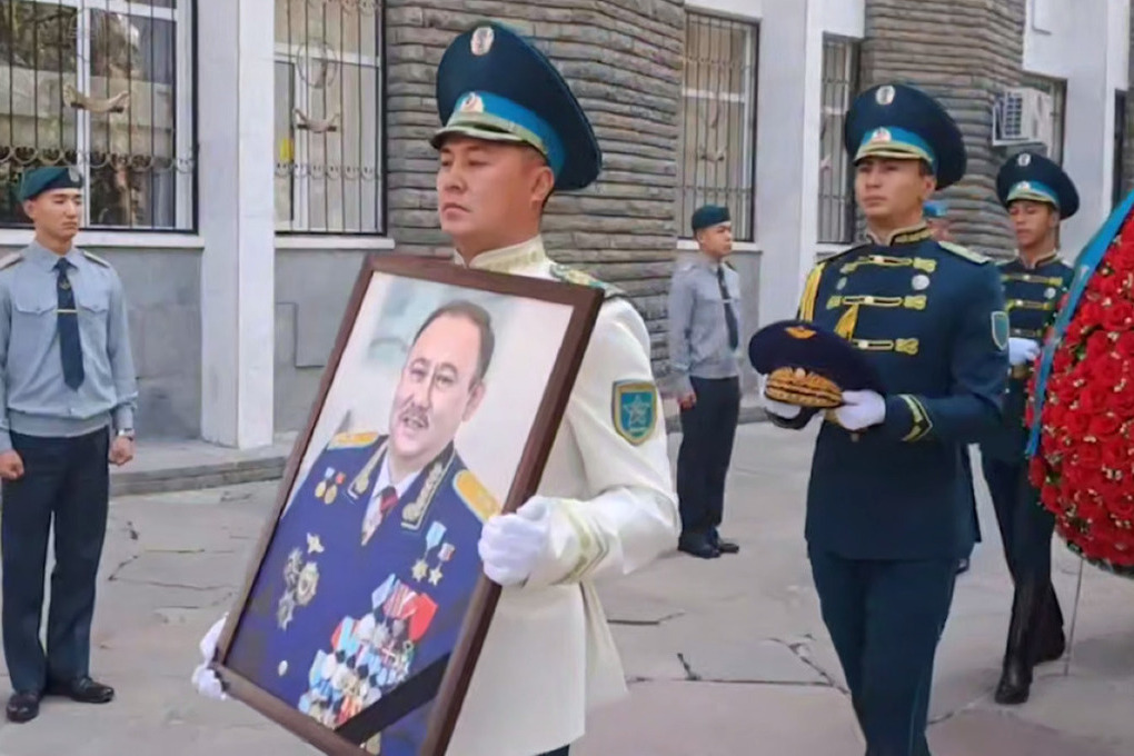 В Алма-Ате проводили в последний путь казахского летчика-космонавта Талгата Мусабаева