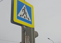 В Мурманске возбудили уголовное дело в отношении водителя LADA Kalina, который сбил пешехода на регулируемом пешеходном переходе и скрывшегося с места ДТП