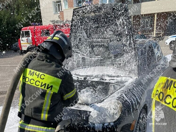 На переулке Пилотов в Брянске сгорел автомобиль