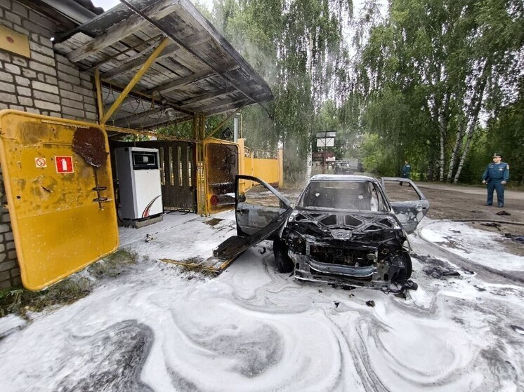 Пожар на АЗС в Яранске: пострадали водитель и пассажир