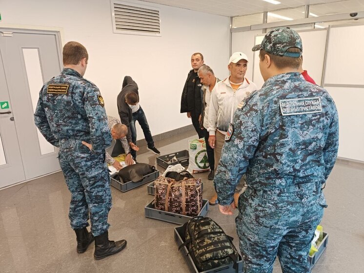 Мигрантов депортировали из Калининграда за нарушение режима