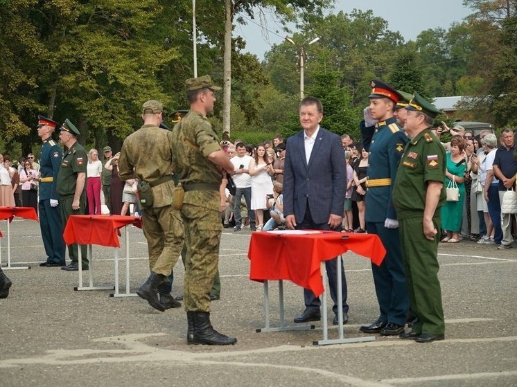 На верность Отечеству: Александр Трубилин поздравил выпускников военного учебного центра КубГАУ