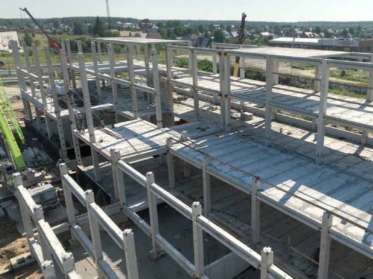 Свердловский депутат проверил реконструкцию школы, попавшей в народную программу