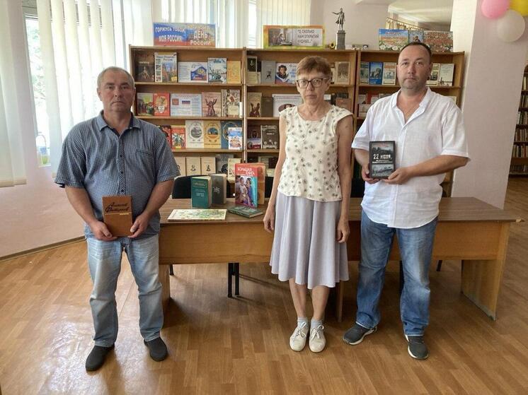 Рязанская область пополняет фонды Новокаховской библиотеки