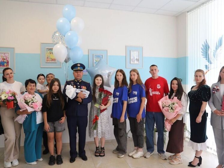 «Единая Россия» поздравила семью военнослужащего с рождением сына