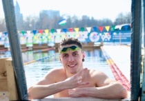 Псковский спортсмен, тренер по плаванию, серебряный призер мира по зимнему плаванию Артур Мордовцев переплыл Псковское озеро 4 августа