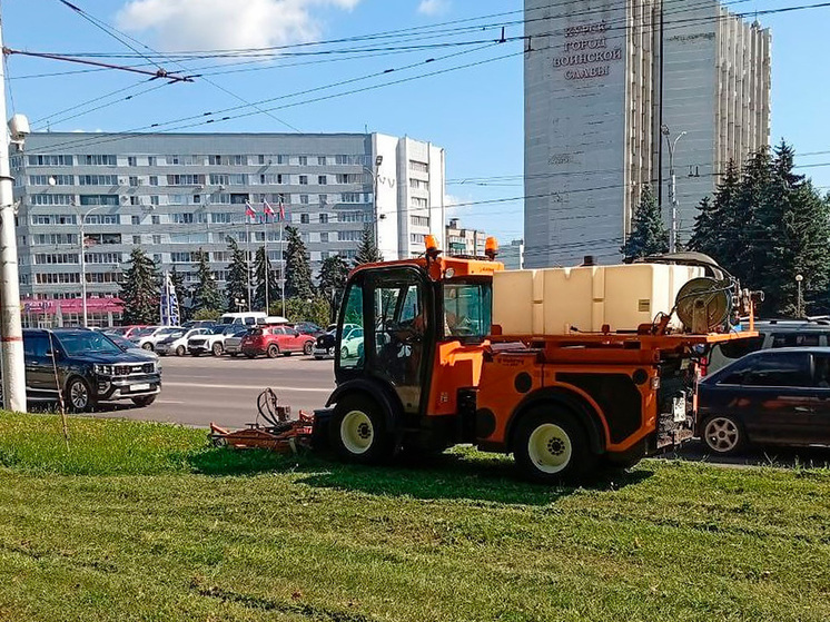 Уборка Курска идет с участием 53 специалистов и 50 единиц техники