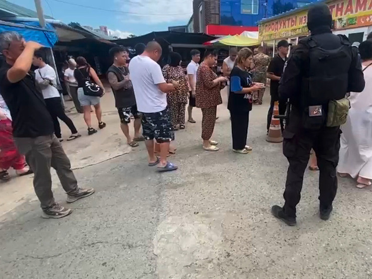 Прокуратура начала освобождение земли у Спортивного рынка во Владивостоке