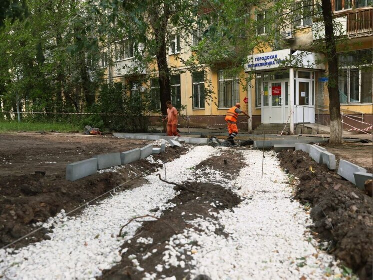 В Самаре начался ремонт тротуара и дороги к детской поликлинике №10