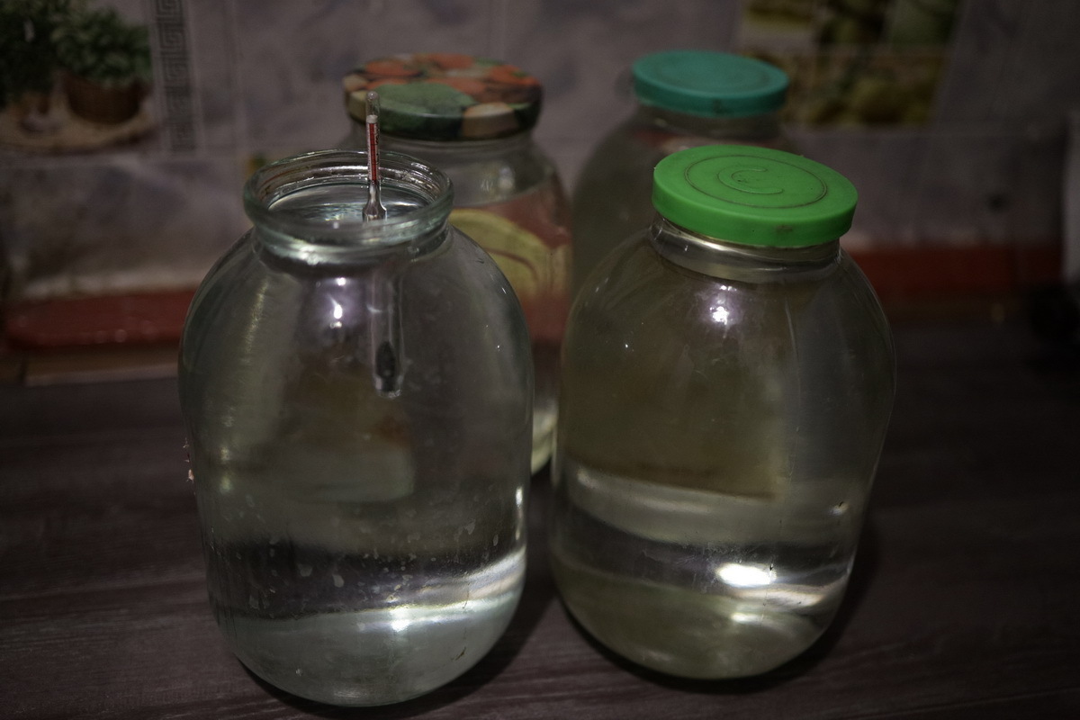 Названы причины смертельного отравления четырех россиян домашней чачей