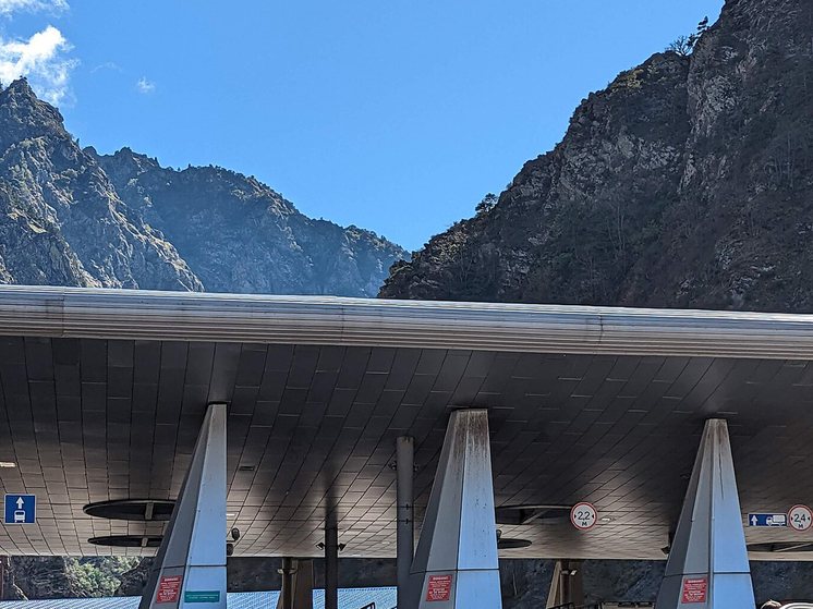 Украинские граждане застряли на границе с Грузией и объявили голодовку