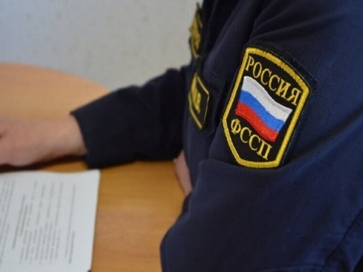 В Астрахани судебные приставы заставили должника платить алименты
