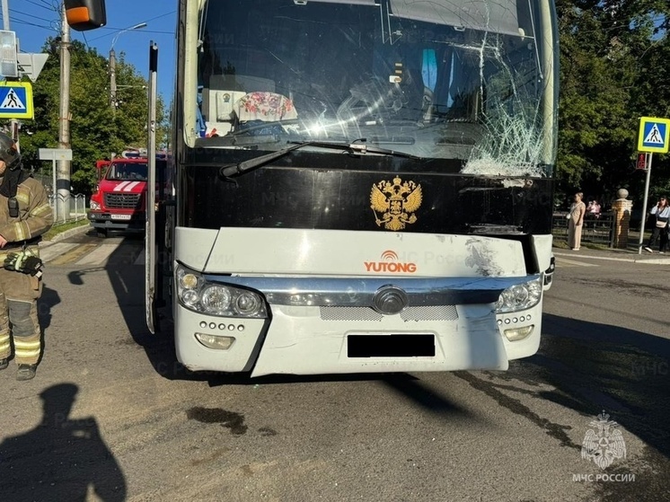 Два автобуса не смогли разъехаться в центре Калуги