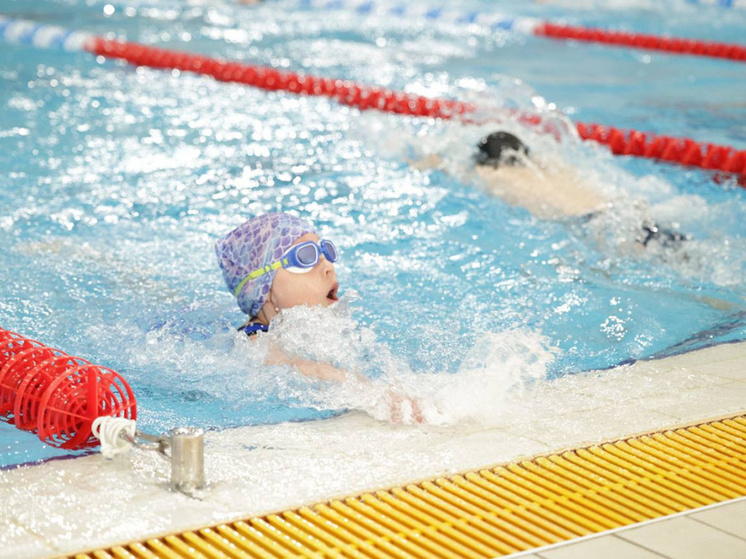 Еще 16 муниципалитетов получат средства из бюджета Прикамья на проект «Умею плавать»