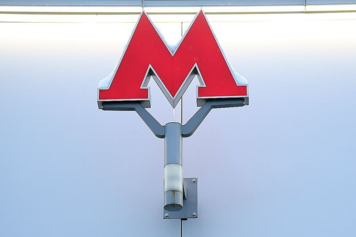 На Сокольнической линии московского метро произошел сбой из-за человека на пути