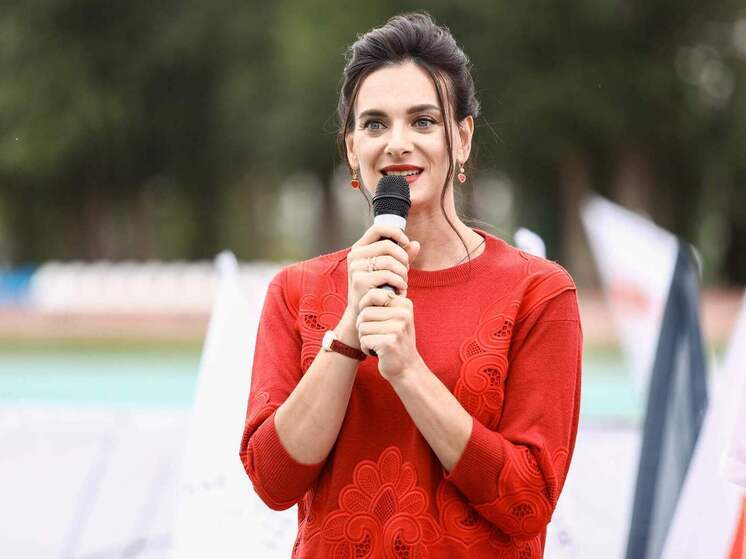 Елене Исинбаевой заблокировали счета из-за долга почти в 300 тысяч рублей