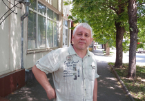 Оператор Алексей Федоров начинал на телевидении, несколько лет работал на документальных и игровых картинах Александра Сокурова — «Восточная элегия», «Духовные голоса», «Мать и сын», «Молох» (совместно с оператором Анатолием Родионовым)