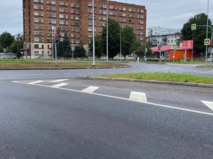 Почти на месяц раньше срока завершились работы по ремонту на псковском круговом перекрестке