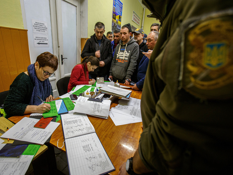Подполье: работники ТЦК в Херсоне стали вести себя мягче в целях безопасности