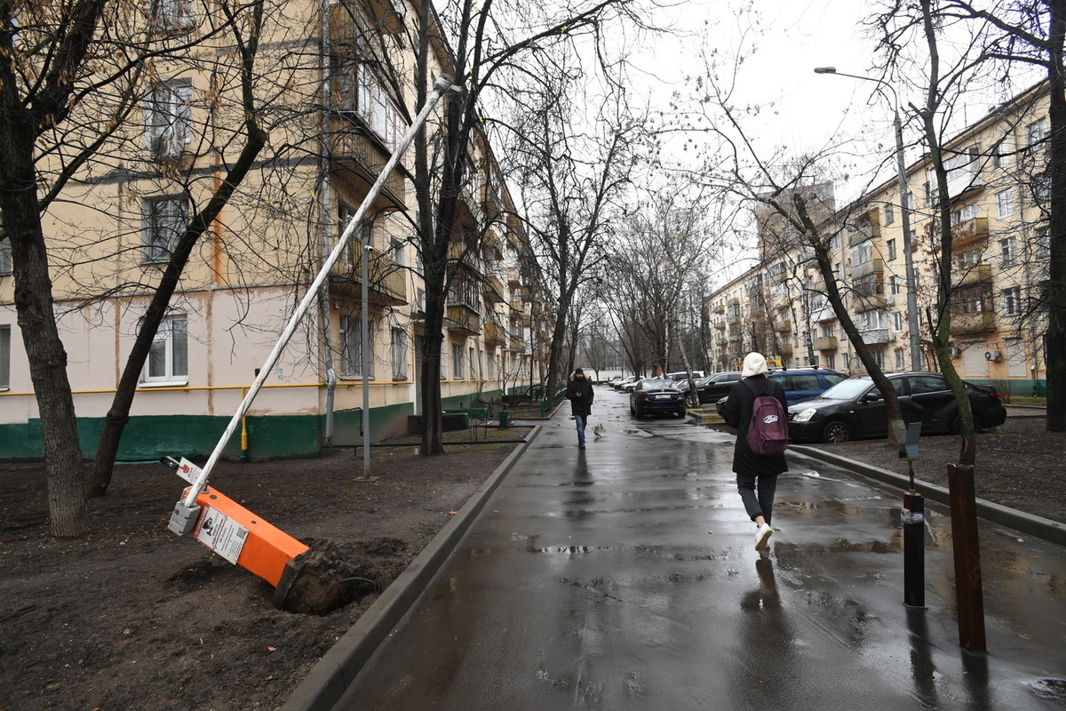 Жильцы МКД вправе отказаться платить за охрану и консьержа без официального включения услуг