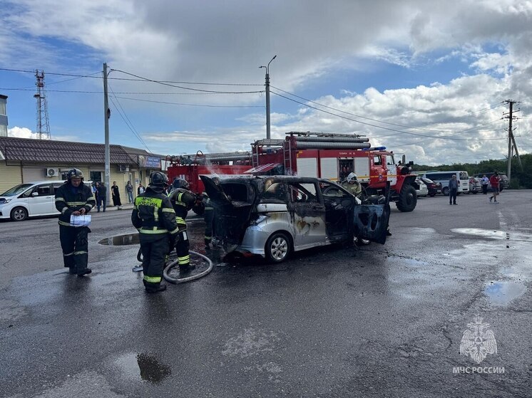 В Саяногорске сгорела иномарка – водитель с ожогами в больнице