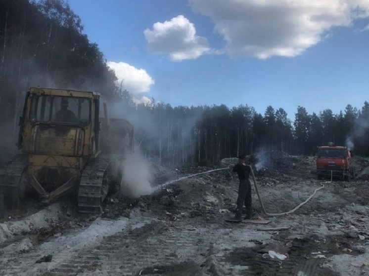 Свалка мусора под Медвежьегорском продолжает гореть