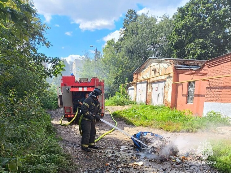 Три мусорных контейнера вспыхнули в Туле 6 августа