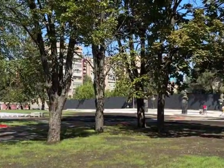 В столице ЛНР преображается сквер Славы
