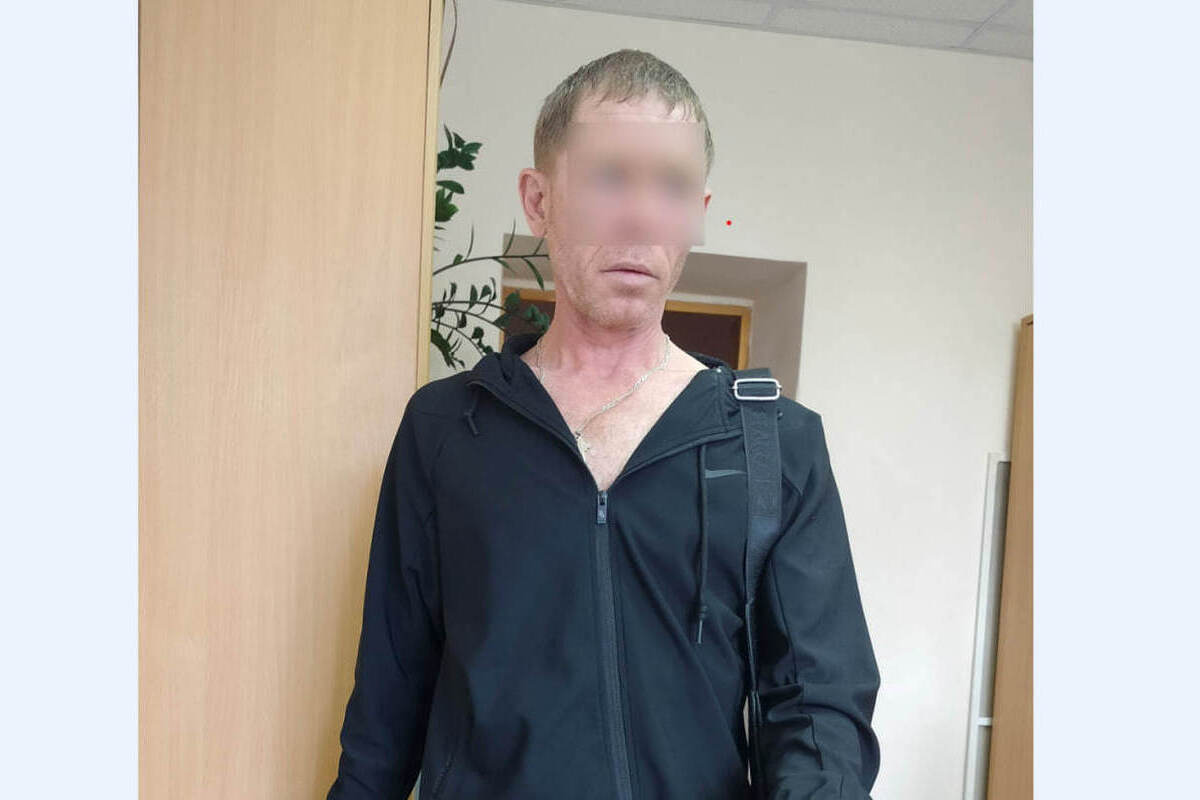 В подъезде у йошкаролинки грабитель сорвал золотую цепочку и похитил телефон