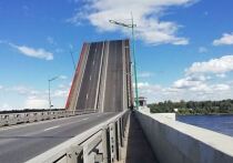 Завтра, 8 августа, с 10:00 до 10:45 будет произведена разводка пролета Ладожского моста через реку Нева на 40-м километре трассы Р-21 «Кола». Об этом сообщили в пресс-службе администрации Кировского района.