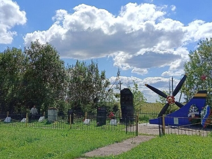В Ермолине благодаря лётчику обновят мемориал