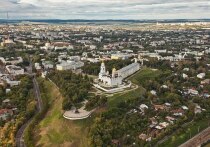 Владимир — небольшой городок с численностью 341 579 человек, который находится в 176 км к востоку от столицы
