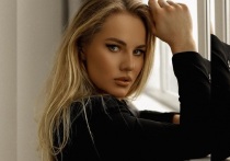 31-летняя российская хоккеистка Ангелина Гончаренко приняла участие в смелой фотосессии. Защитница клуба «Торпедо» и сборной России примерила откровенный наряд.