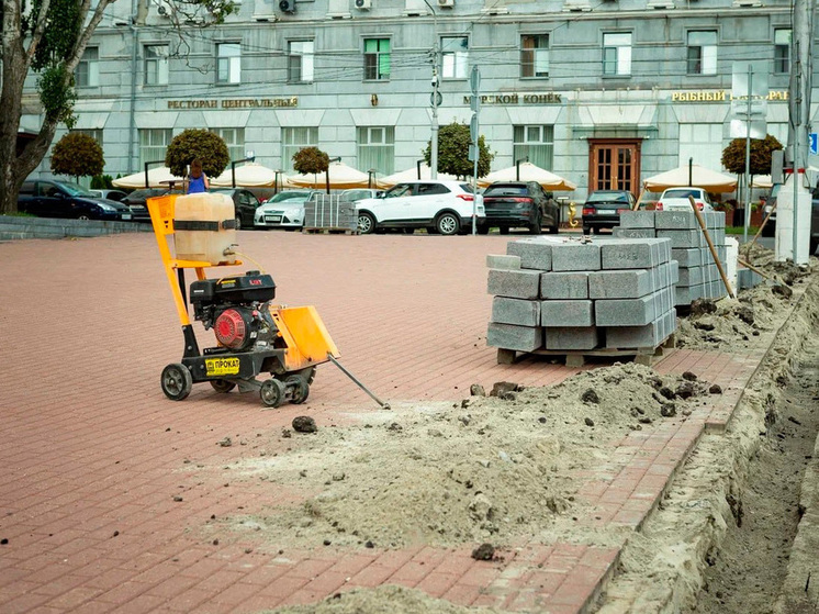 В Курске благоустройство сквера у Главпочтамта завершат к 15 сентября
