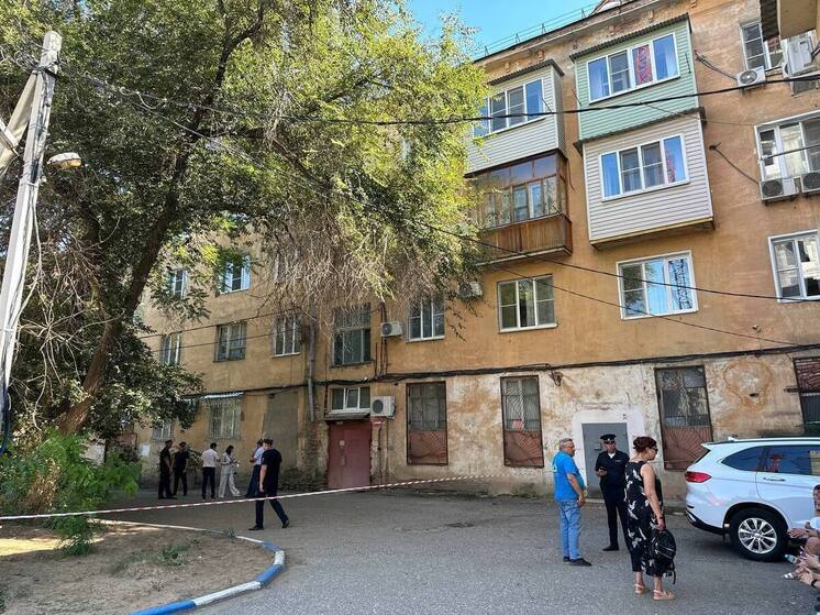 В Астрахани выявили угрозу обрушения подъезда еще одного дома