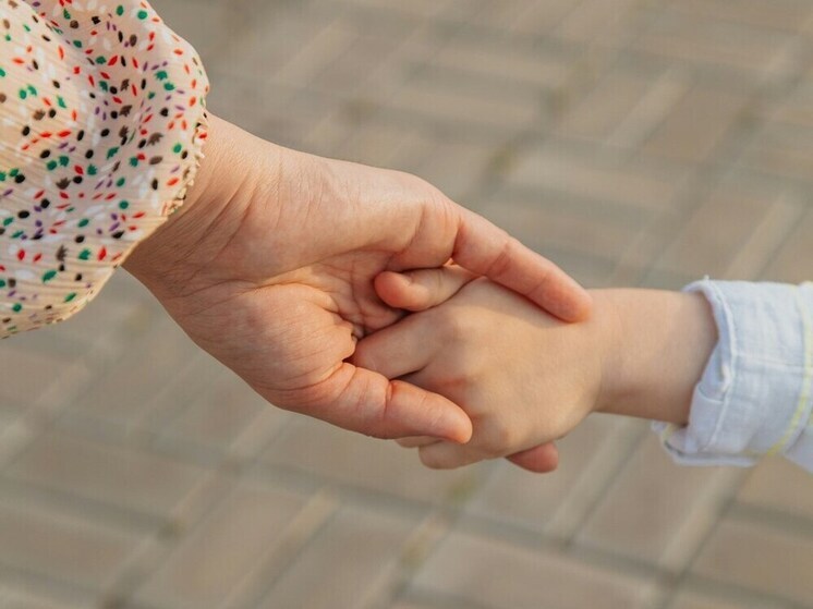 Дочери погибших от чачи родителей переданы в Воронежскую соцслужбу