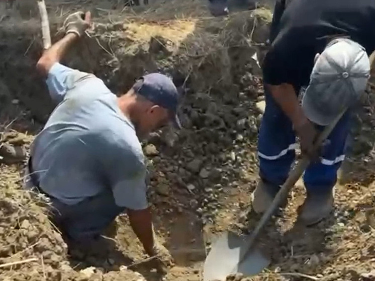 Жители нескольких улиц в Махачкале остались без света из-за поврежденного кабеля