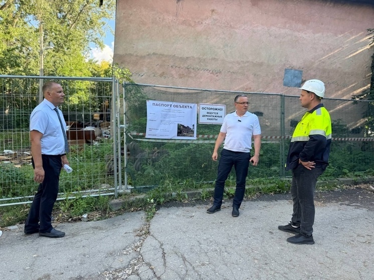 В Калуге сносят заброшку на улице Болдина