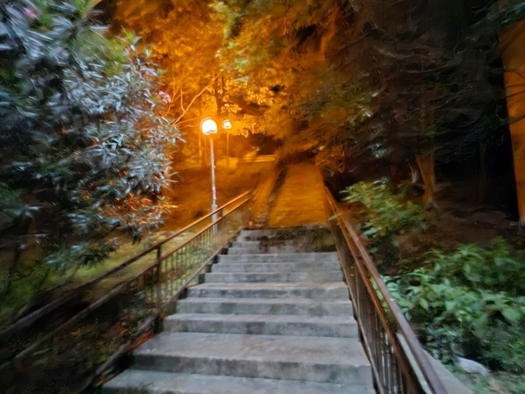 В Сочи продолжают налаживать систему уличного освещения