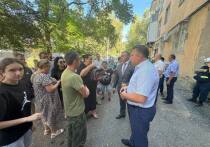 Глава города Астрахани Игорь Редькин провёл экстренное заседание комиссии по чрезвычайным ситуациям, чтобы обсудить ситуацию в доме по улице Татищева, 10