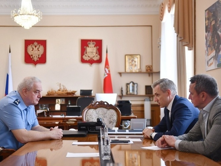 Василий Анохин встретился с врио руководителя смоленского УФССП