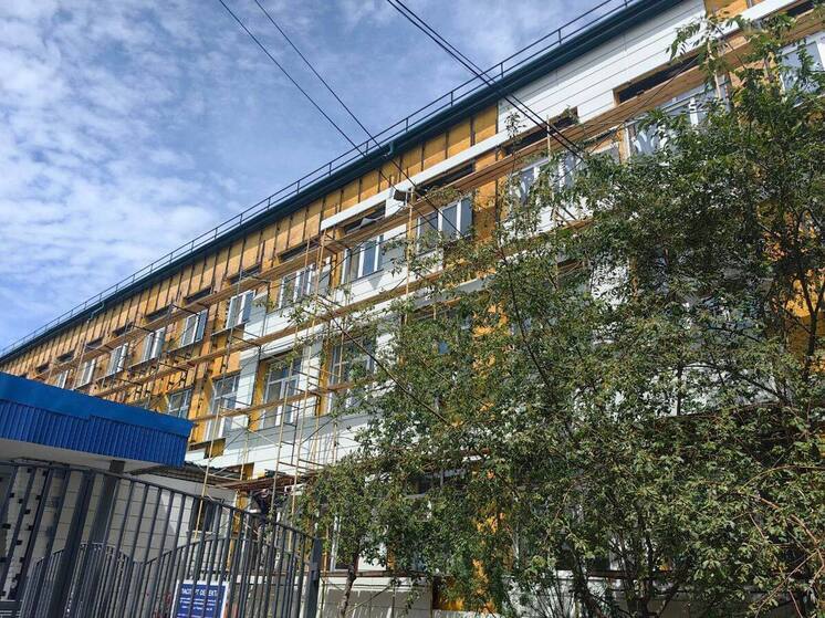 Фасад школы №40 в Чите пообещали доделать до начала учебного года